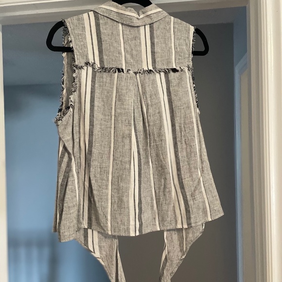 Cloth & Stone tie front tank L - Picture 3 of 3